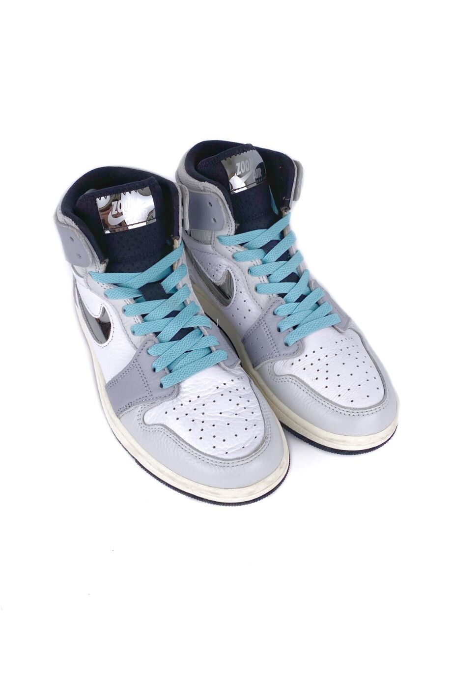 image 1 Детские кроссовки белого цвета с голубыми шнурками