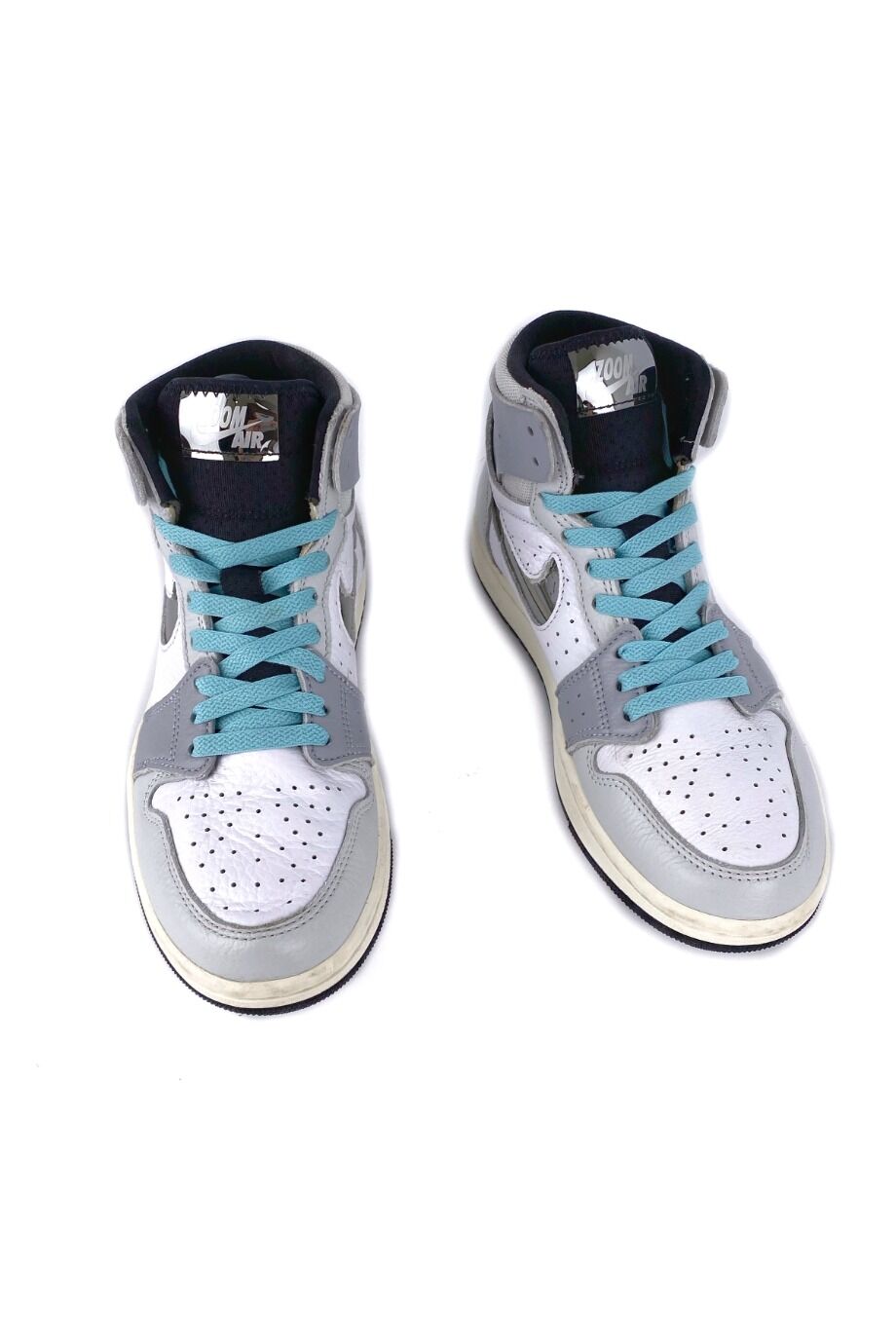 image 2 Детские кроссовки белого цвета с голубыми шнурками