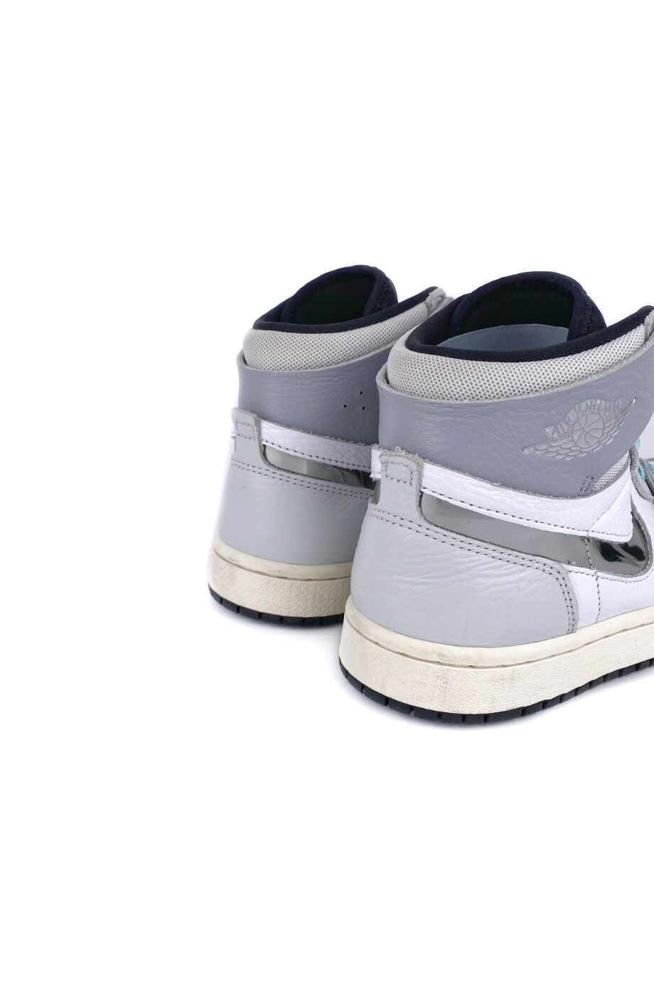 image 4 Детские кроссовки белого цвета с голубыми шнурками