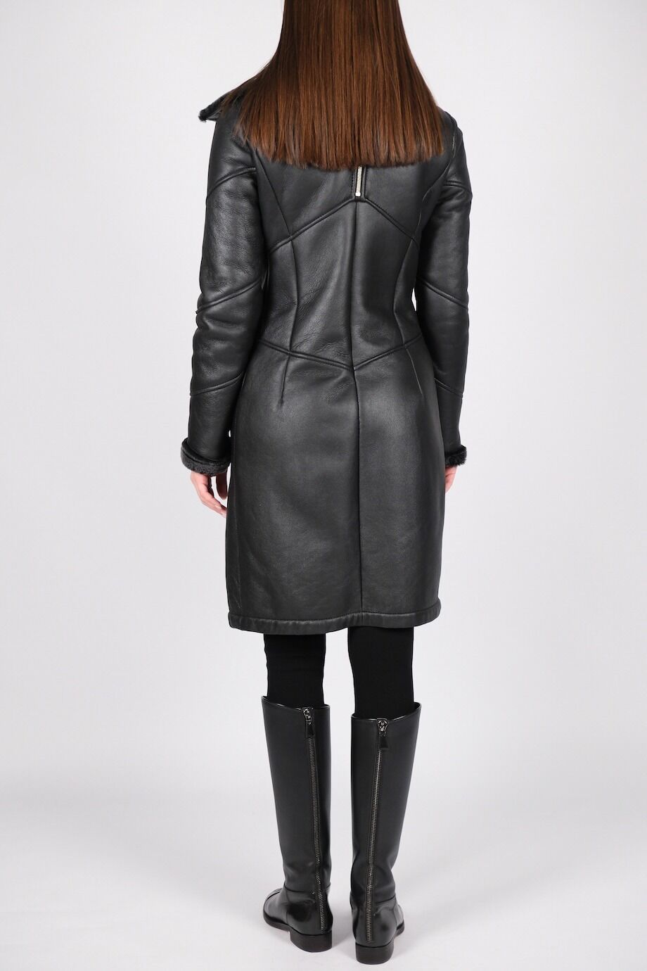 image 3 Дубленка черного цвета с золотыми молниями