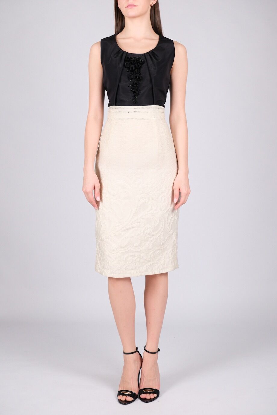 image 2 Костюм молочного цвета с набивным рисунком черно-белого цвета