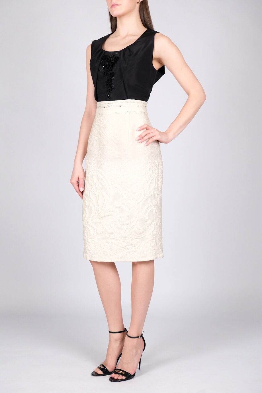 image 3 Костюм молочного цвета с набивным рисунком черно-белого цвета