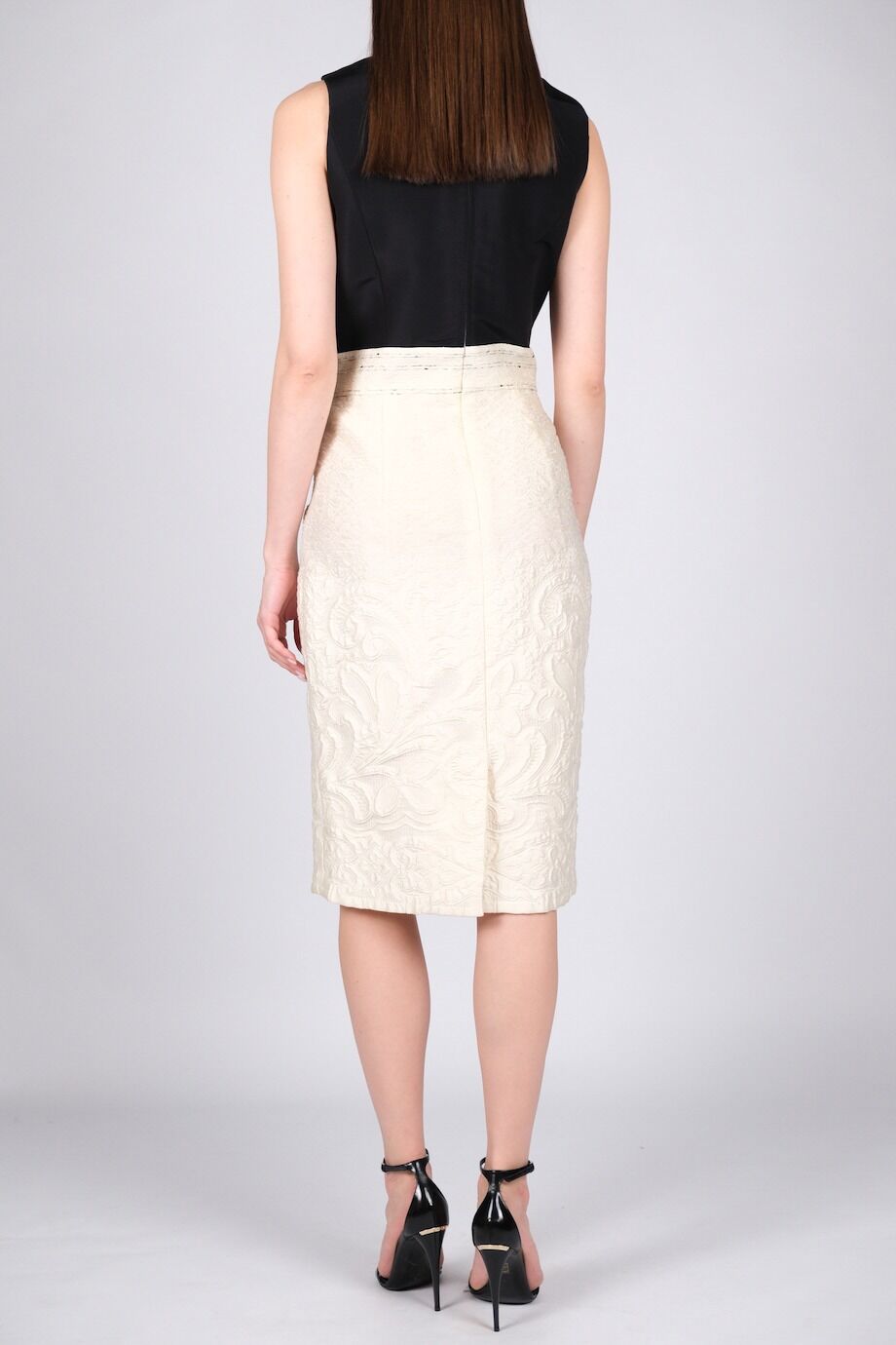 image 4 Костюм молочного цвета с набивным рисунком черно-белого цвета