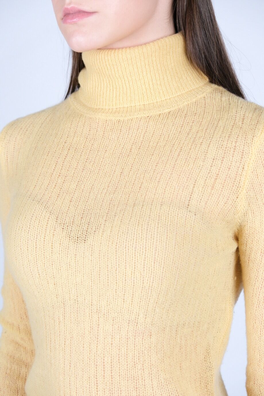 image 4 Свитер с горлом жёлтого цвета