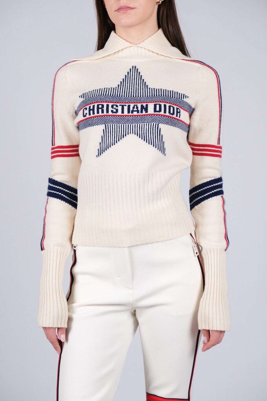 image 1 Джемпер молочного цвета со звездой на груди