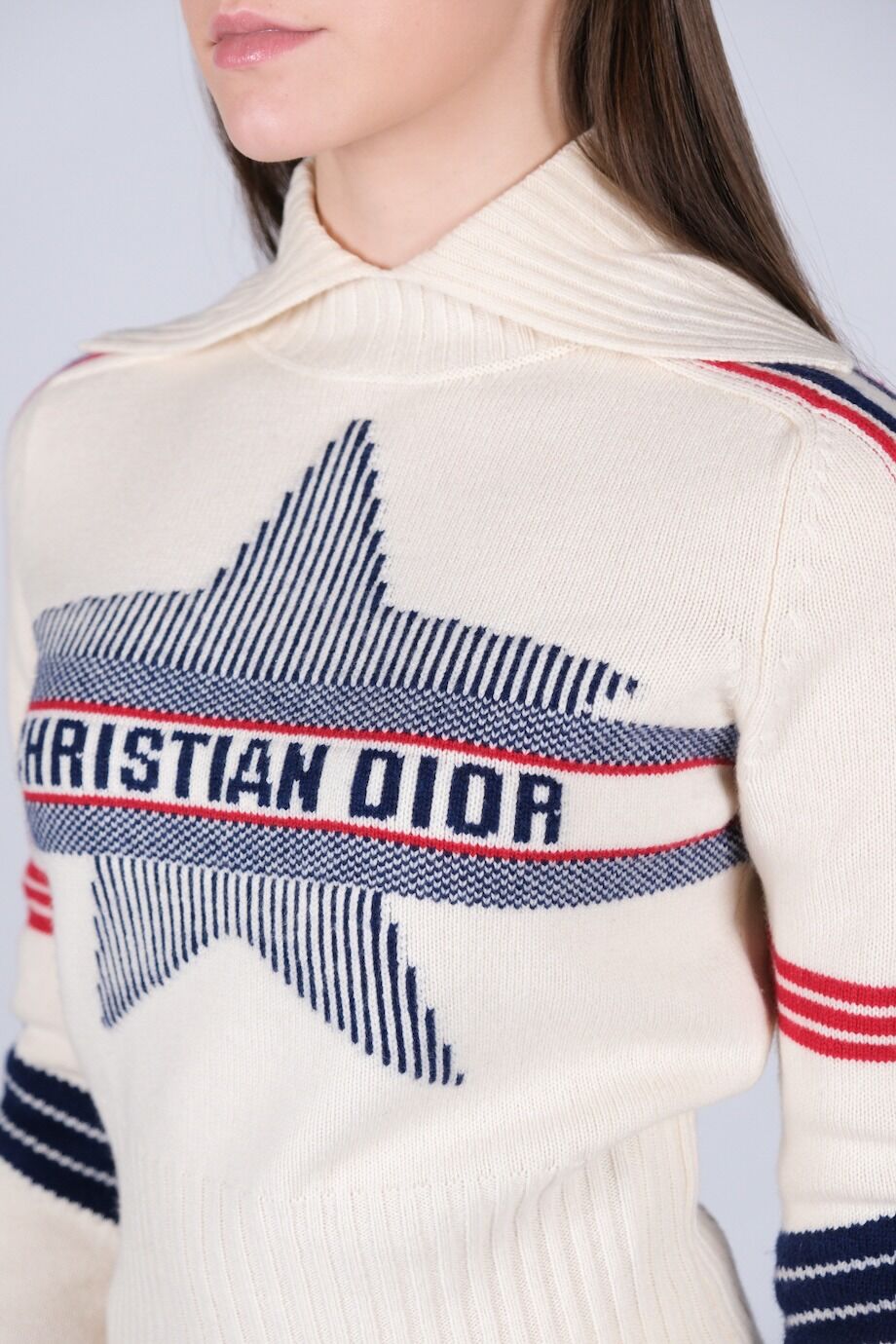 image 4 Джемпер молочного цвета со звездой на груди