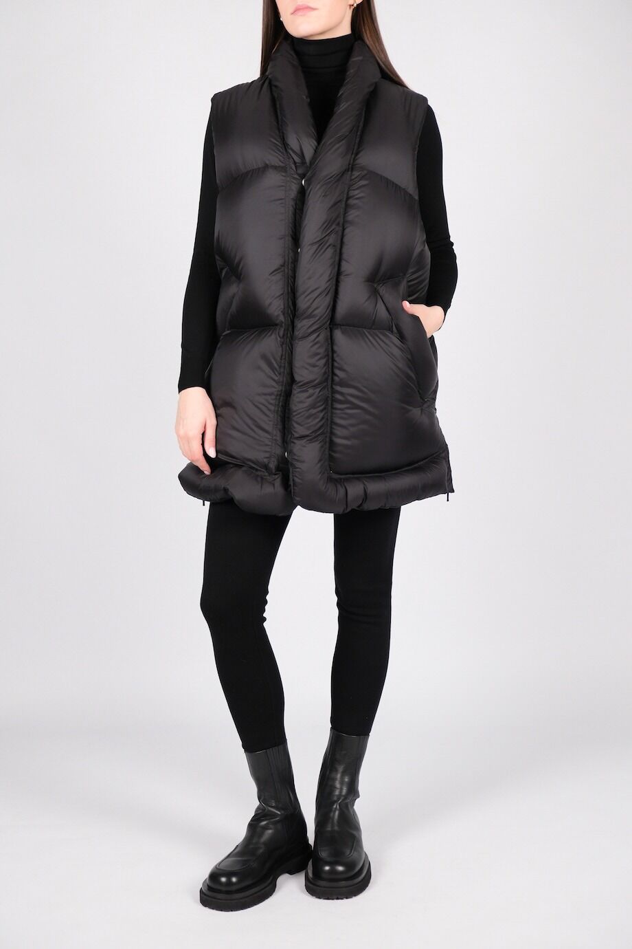 image 1 Удлиненный жилет черного цвета