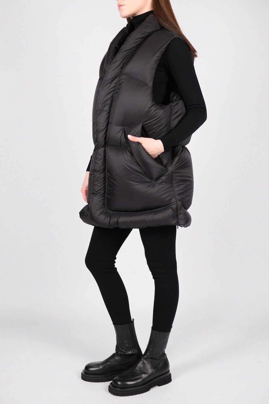 image 2 Удлиненный жилет черного цвета