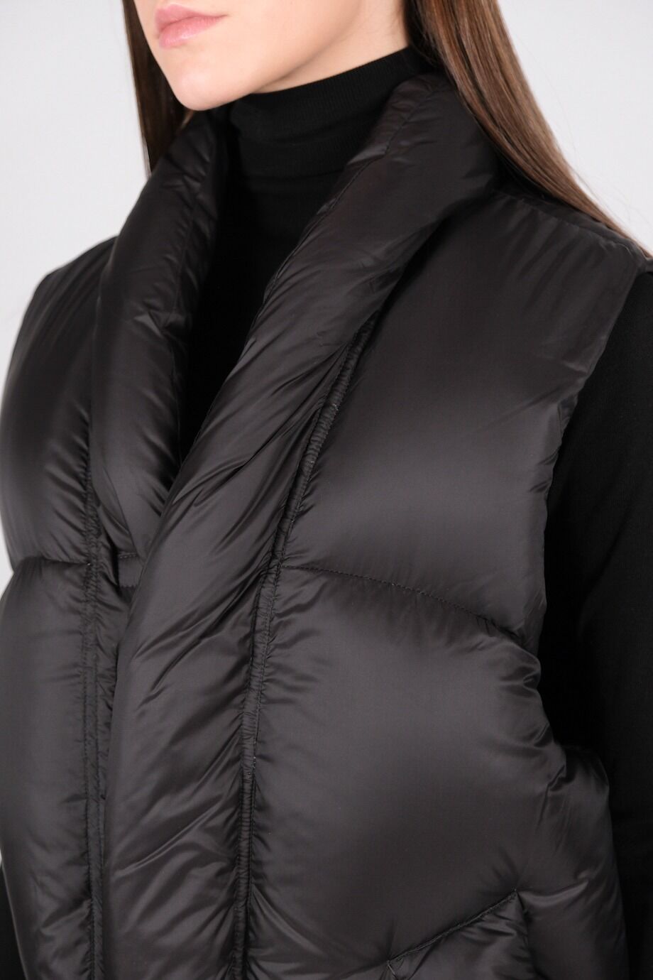 image 4 Удлиненный жилет черного цвета