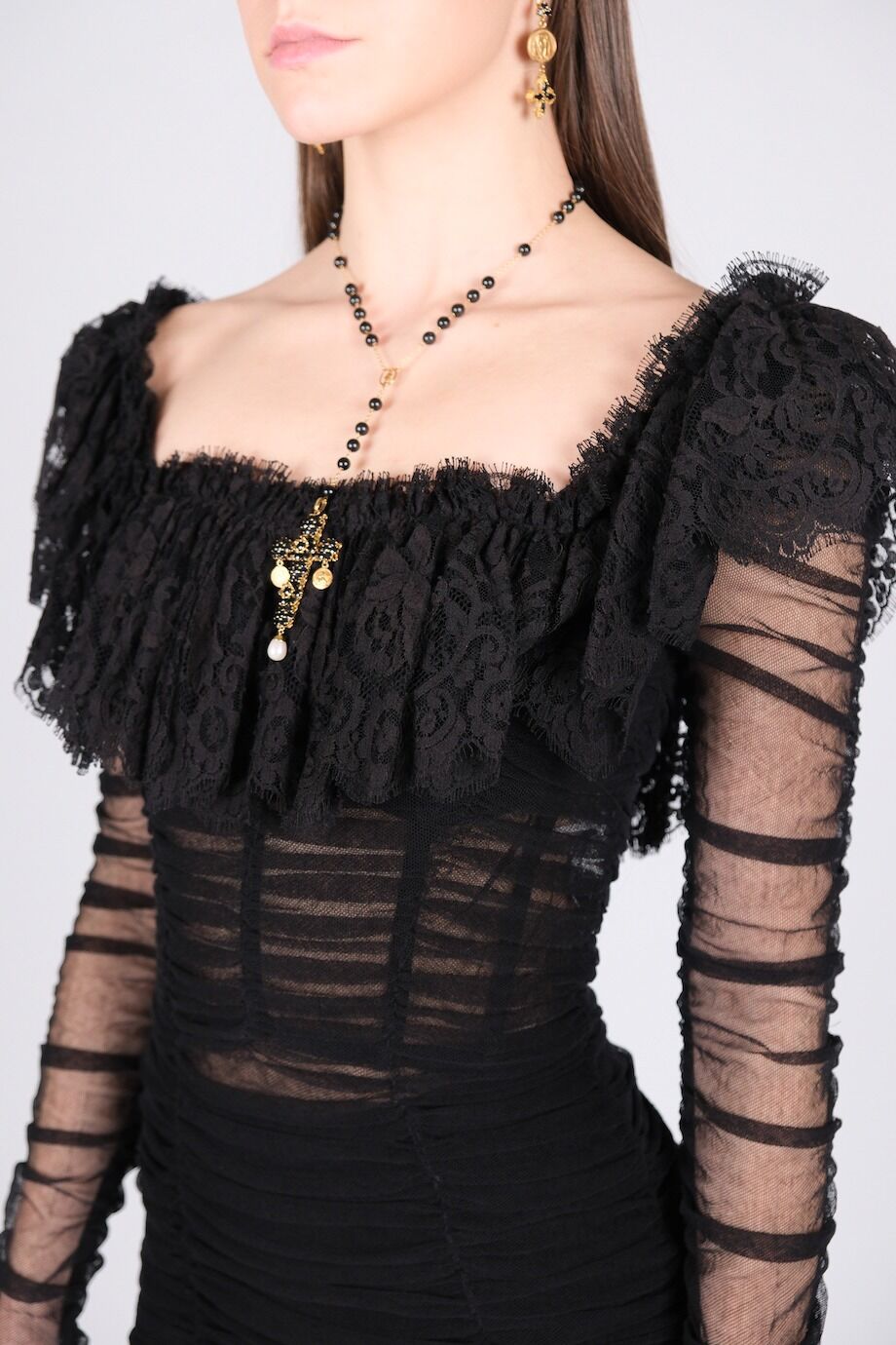 image 4 Платье черного цвета с драпировками и кружевным воланом