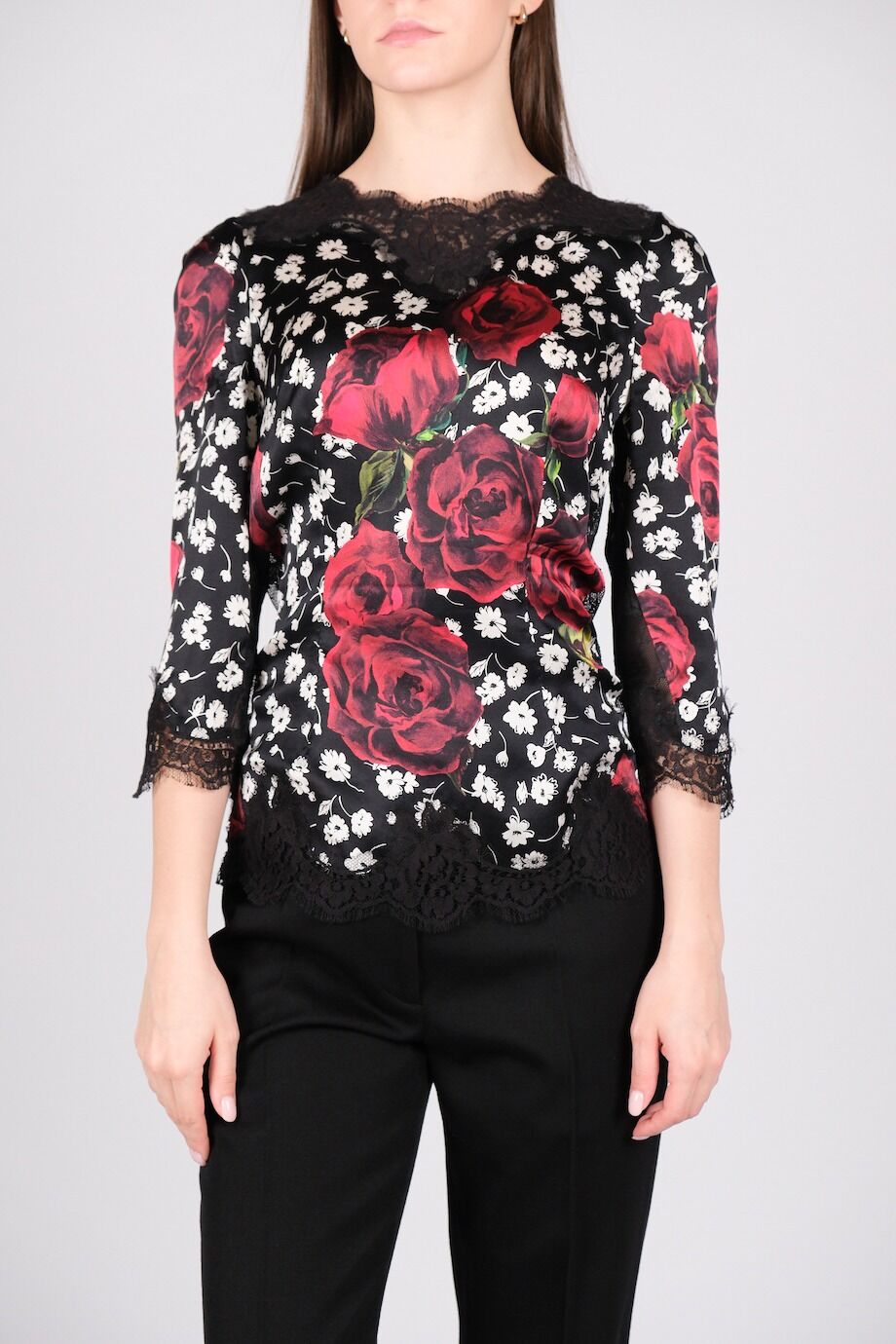image 1 Шёлковый топ чёрного цветас кружевом и цветочным принтом