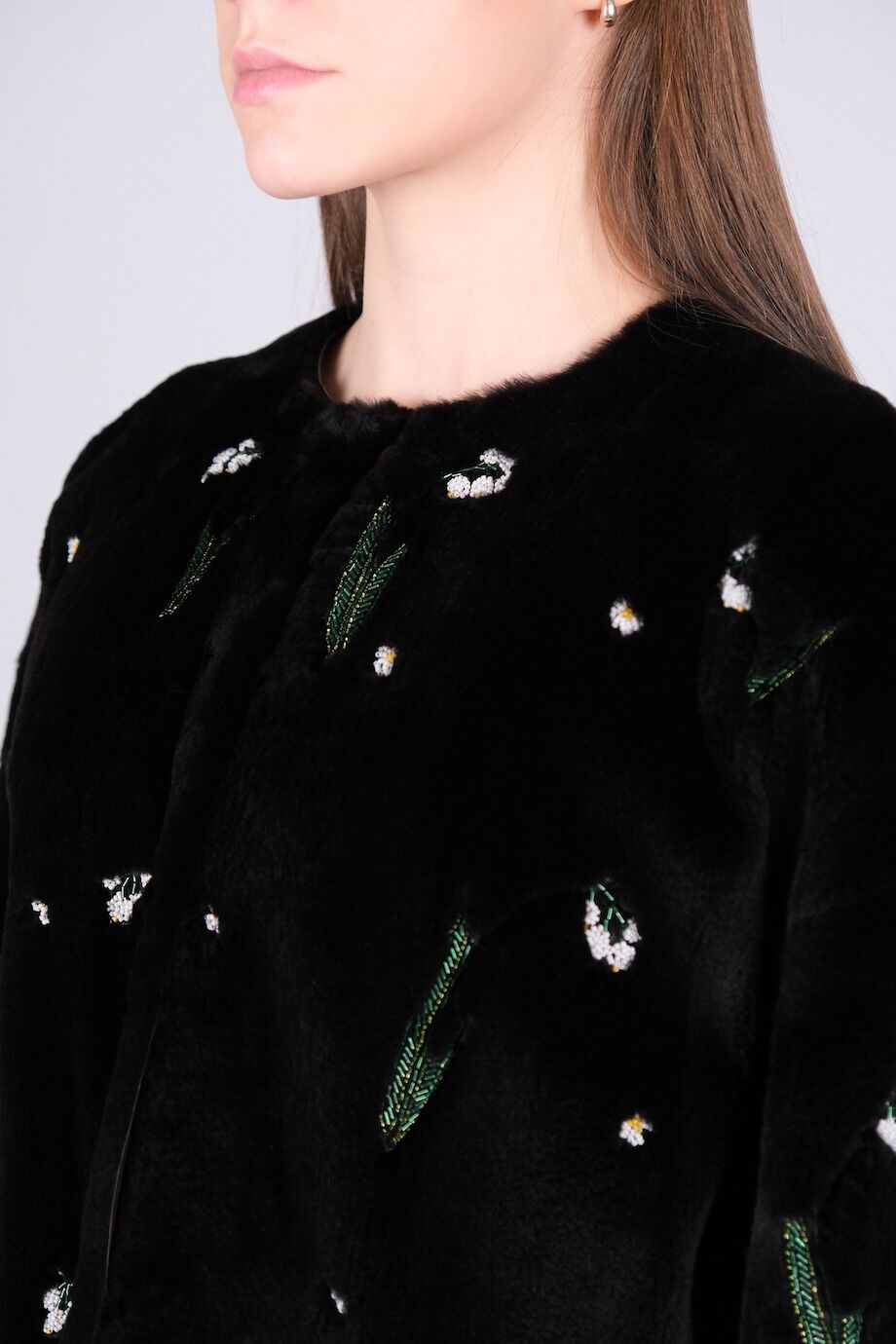 image 7 Жакет черного цвета из стриженной норки с вышивкой