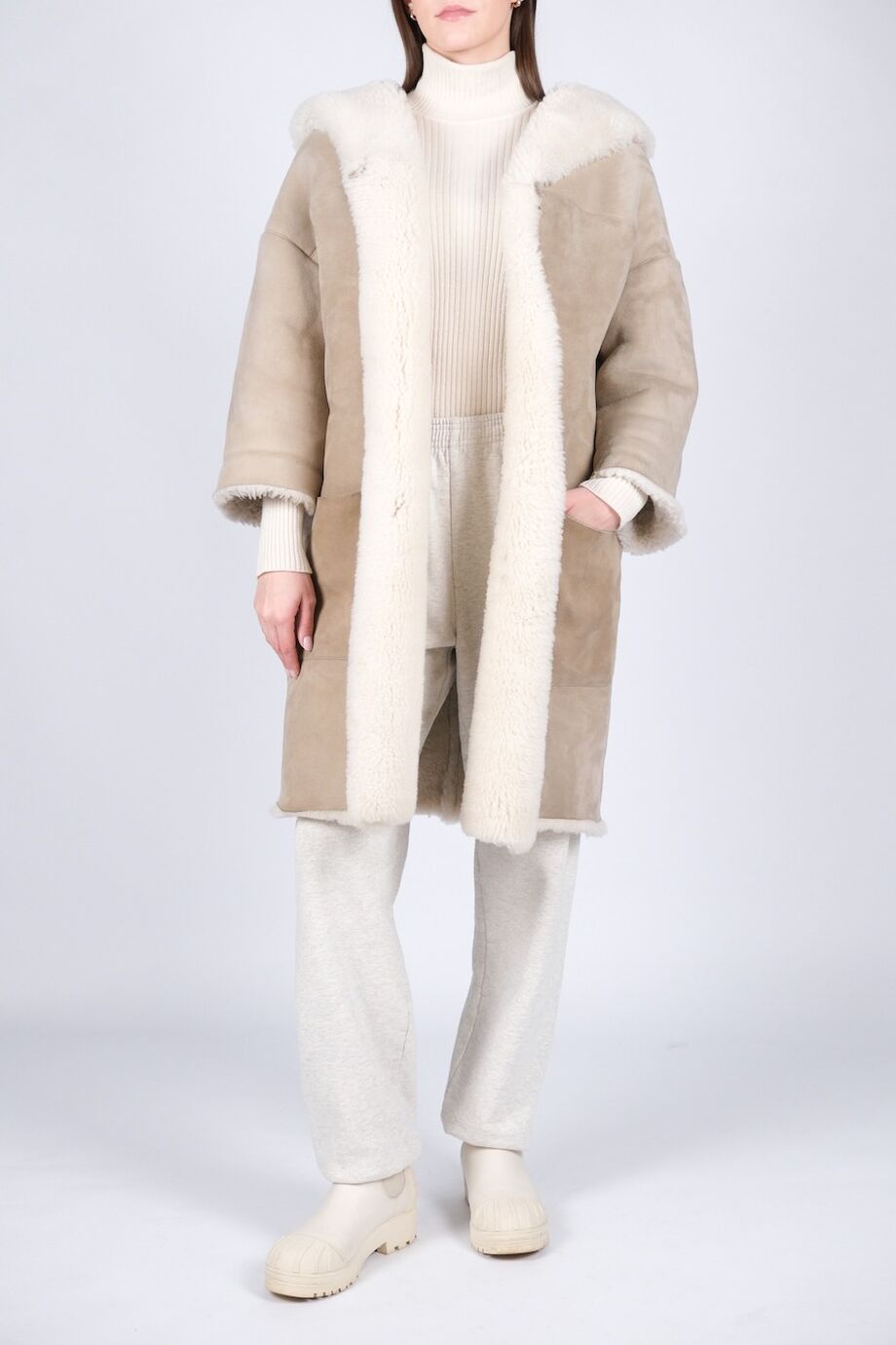 image 1 Дубленка бежевого цвета с рукавами 3/4