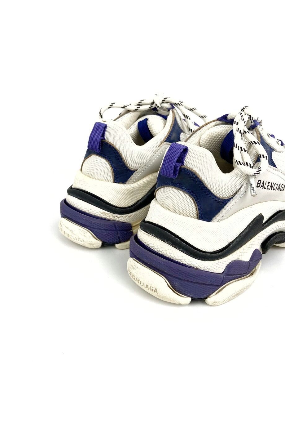 image 5 Кроссовки Triple S белого цвета