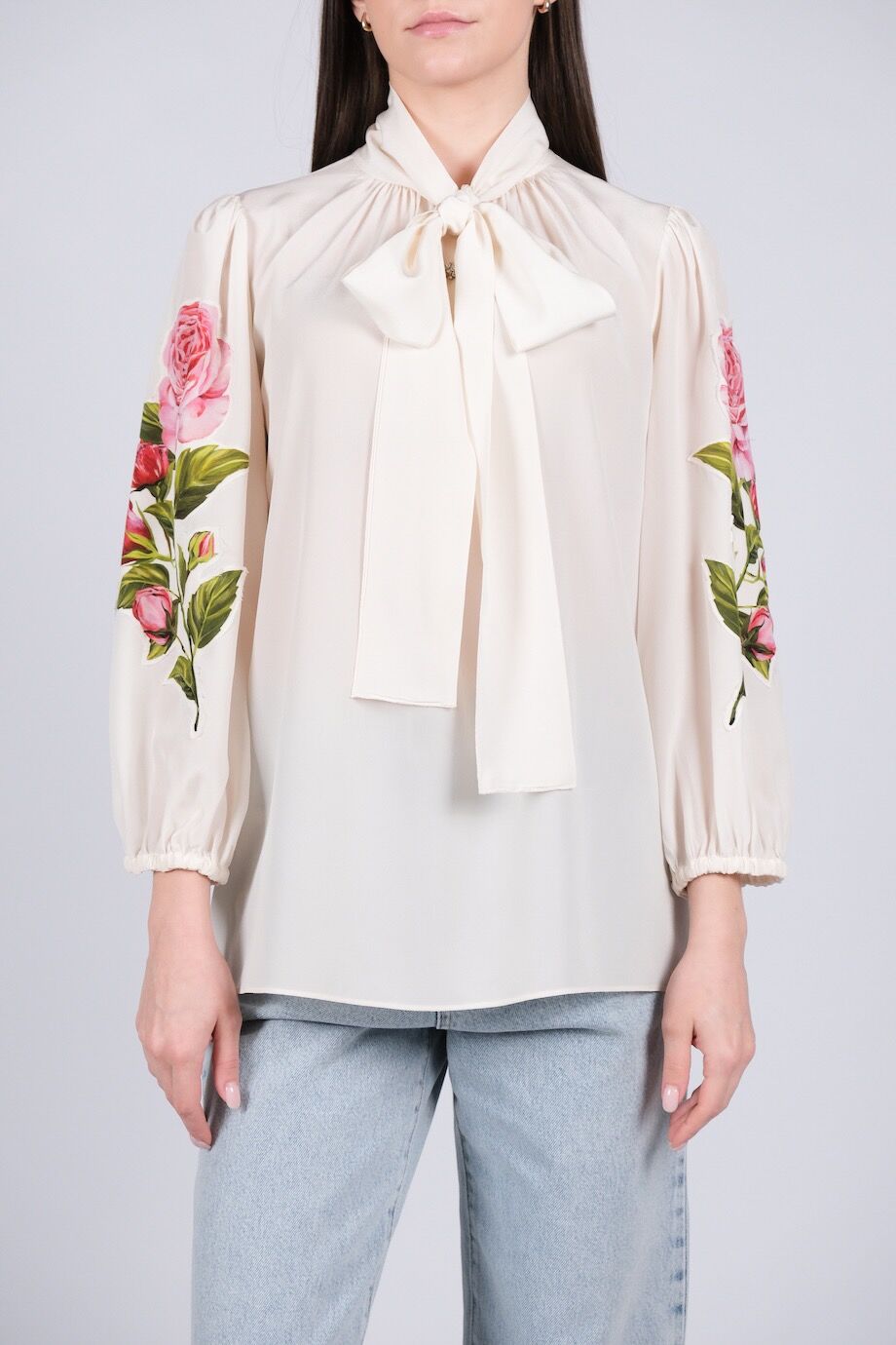 image 3 Шелковая блуза молочного цвета с розами на рукавах