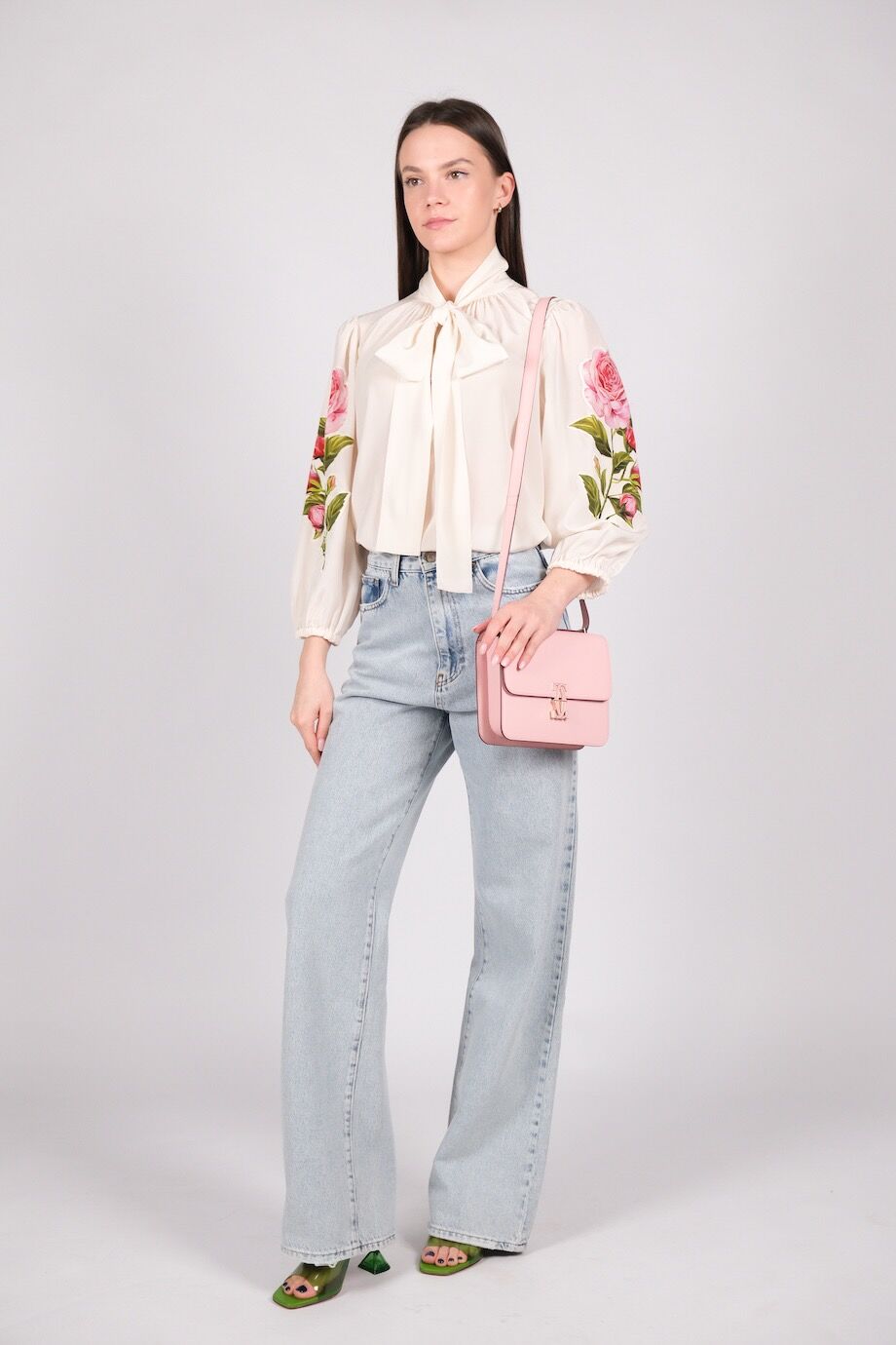 image 1 Шелковая блуза молочного цвета с розами на рукавах