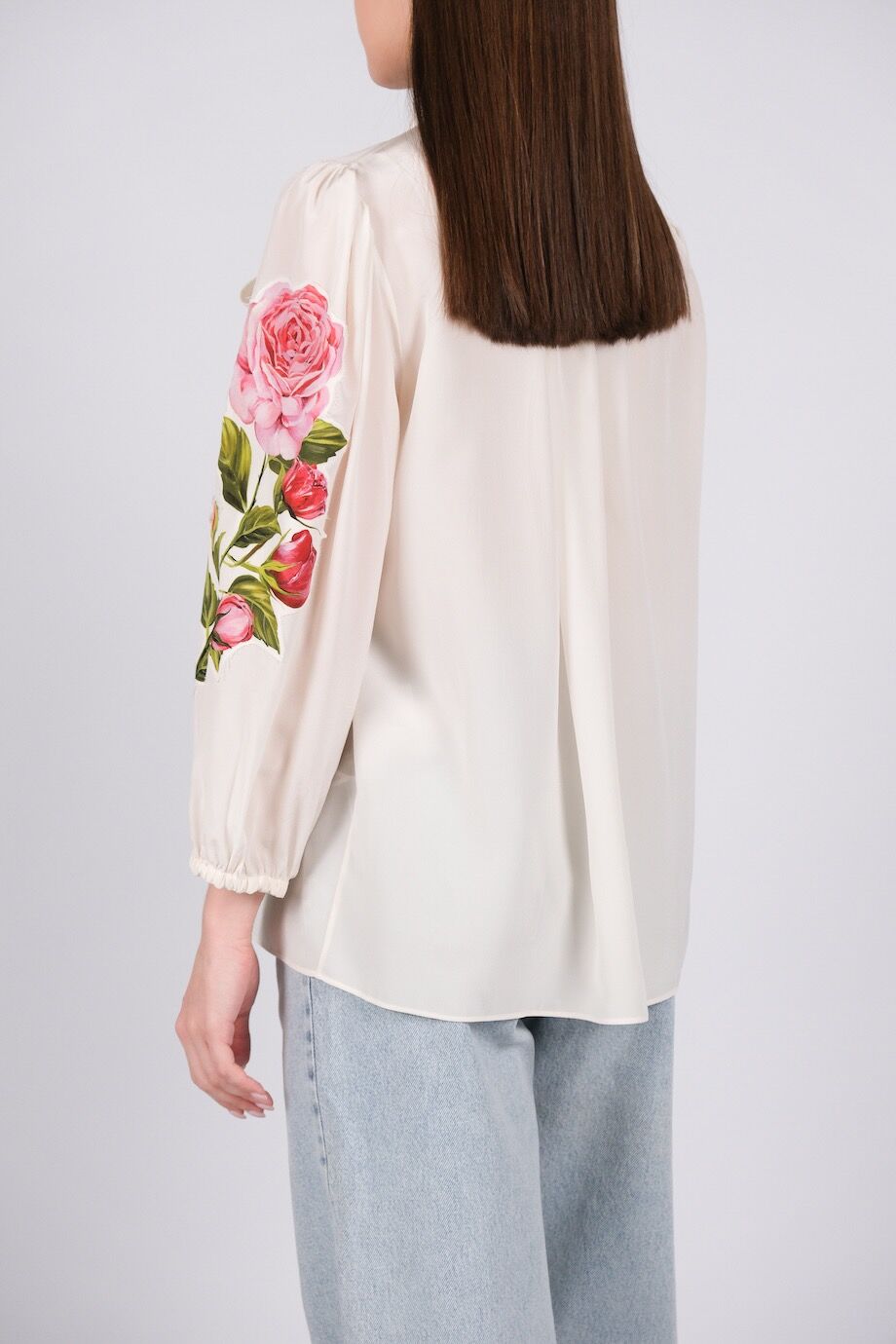image 5 Шелковая блуза молочного цвета с розами на рукавах