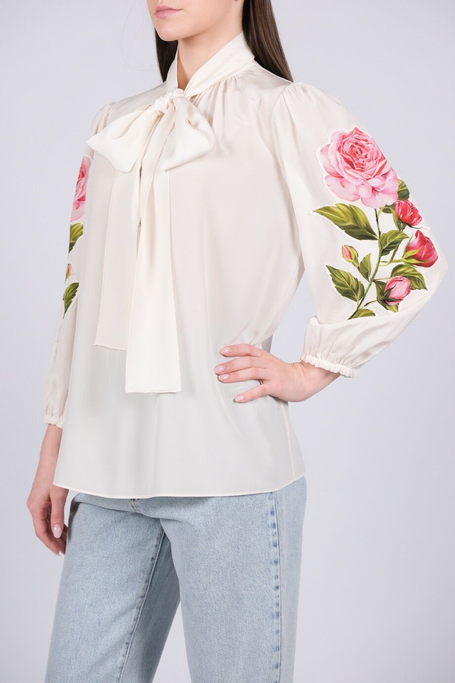 image 4 Шелковая блуза молочного цвета с розами на рукавах
