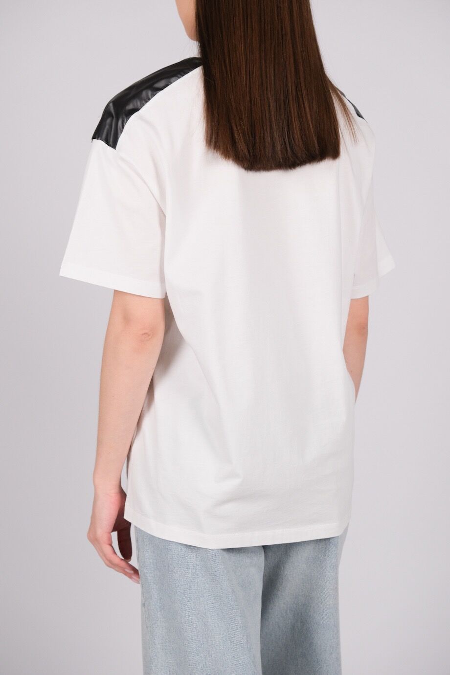 image 3 Футболка белого цвета с черными вставками