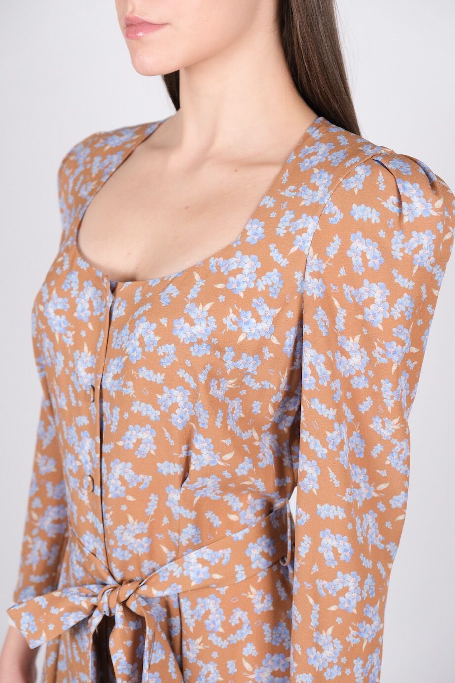 image 4 Шёлковое платье на пуговицах коричневого цвета с цветочным принтом