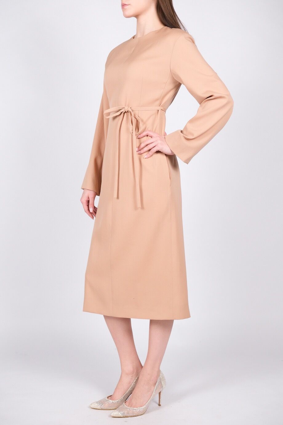 image 2 Платье бежевого цвета с тонким поясом