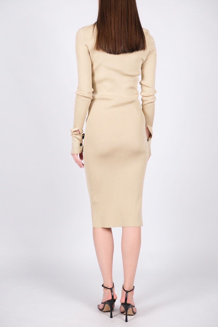 image 5 Шелковое трикотажное платье бежевого цвета на пуговицах