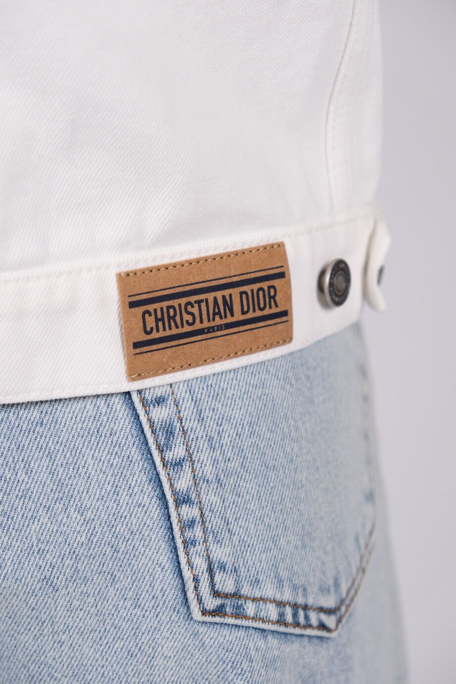 image 4 Джинсовый жилет белого цвета