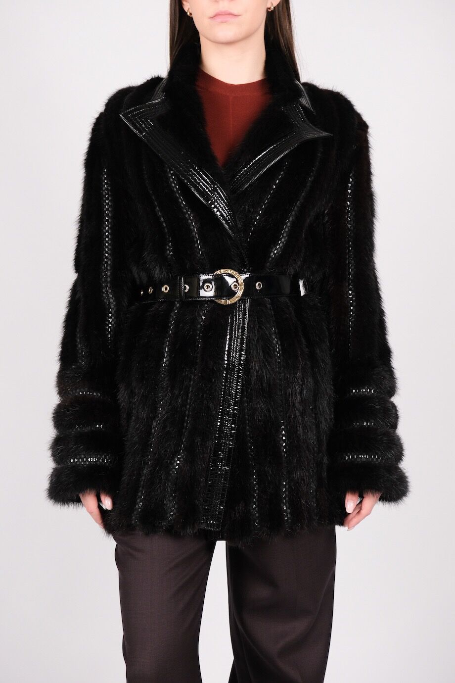 image 1 Шуба черного цвета со вставками из плетеной кожи