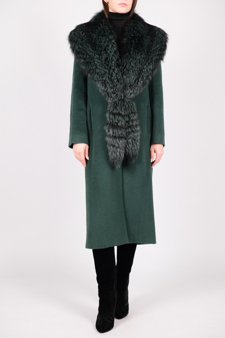 image 1 Пальто зеленого цвета с воротником из лисы