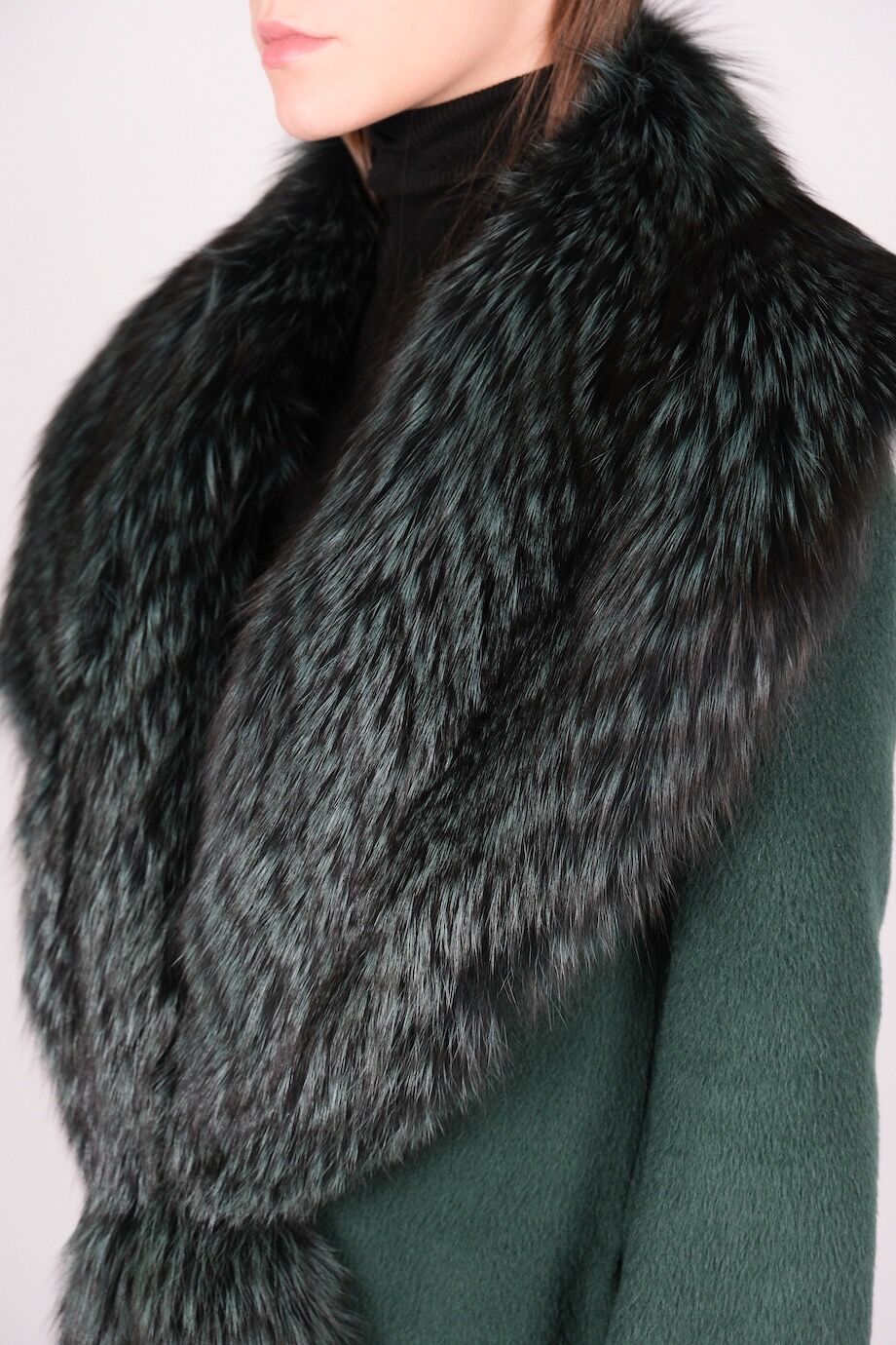 image 4 Пальто зеленого цвета с воротником из лисы