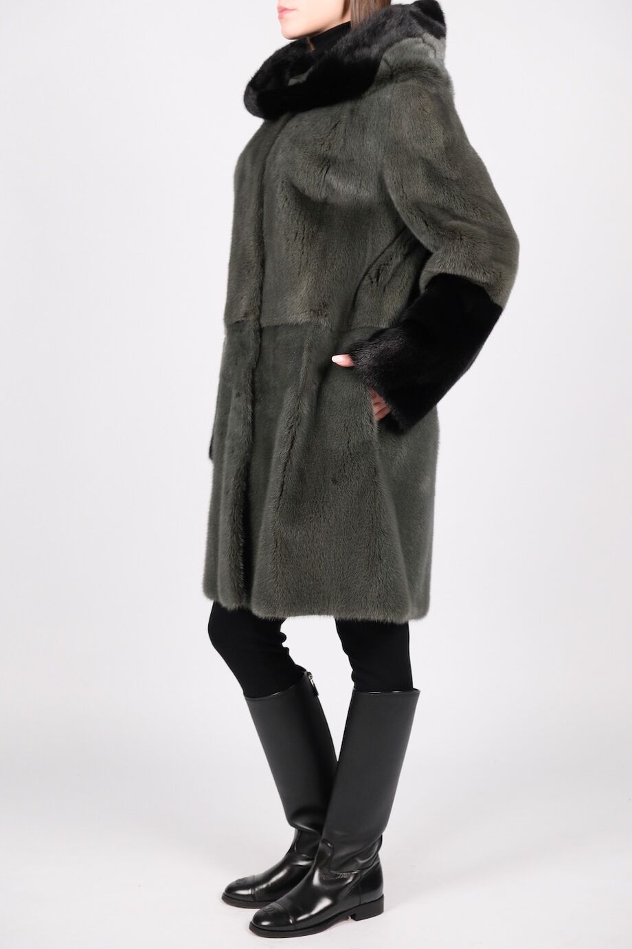 image 2 Шуба из меха норки зеленого цвета с капюшоном