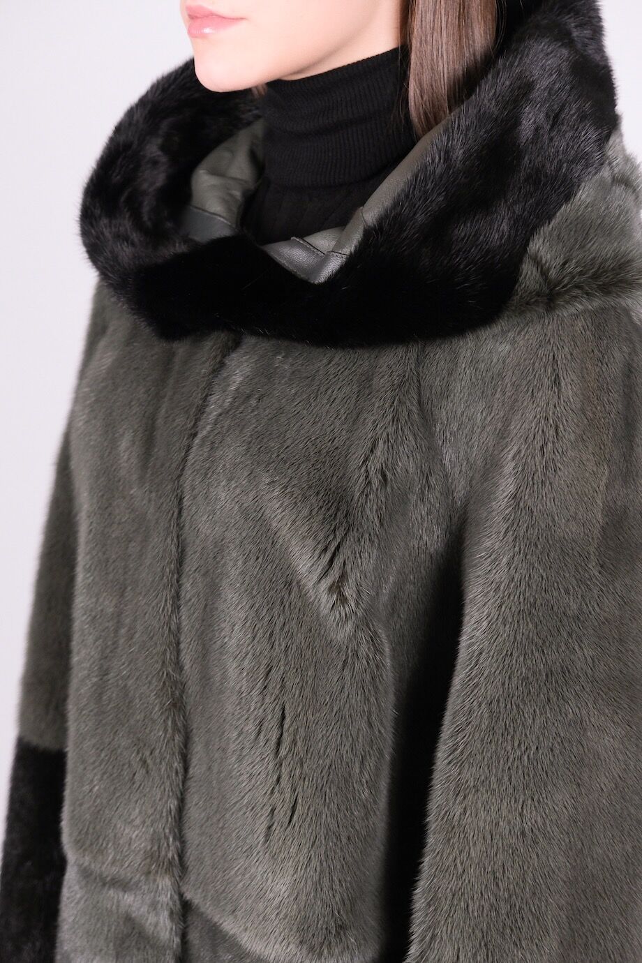 image 4 Шуба из меха норки зеленого цвета с капюшоном