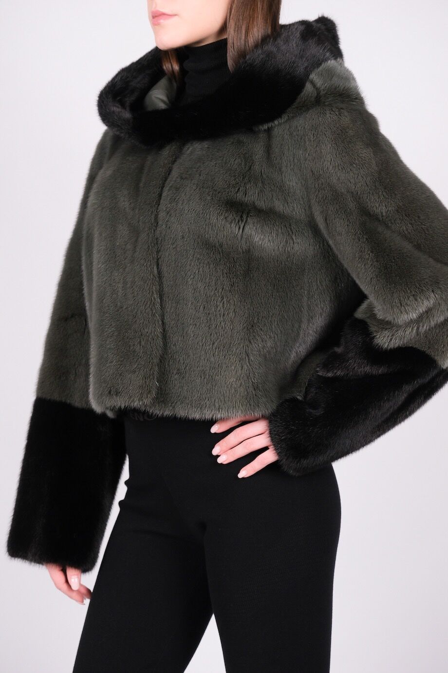 image 6 Шуба из меха норки зеленого цвета с капюшоном