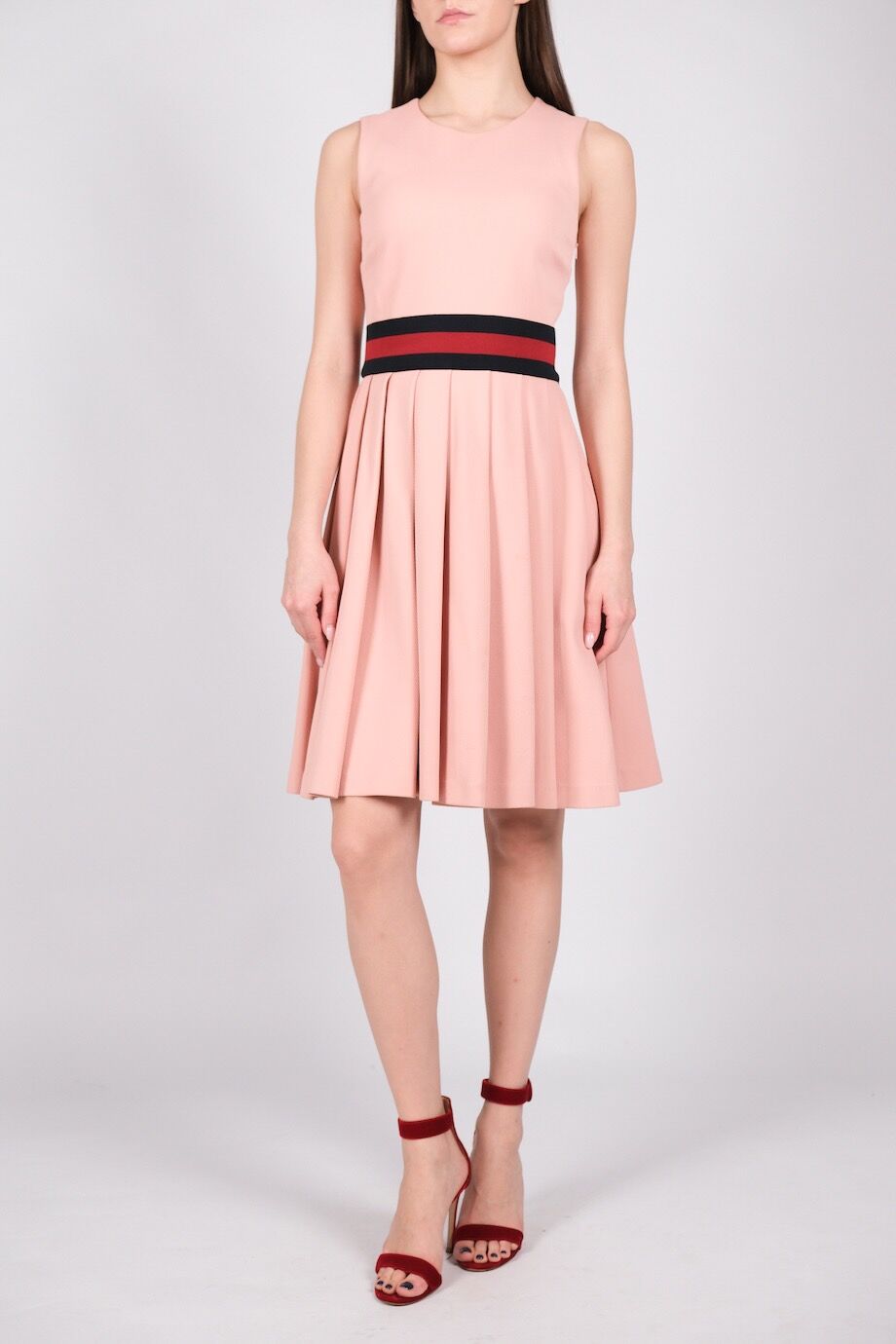 image 1 Платье розового цвета с резинкой на талии