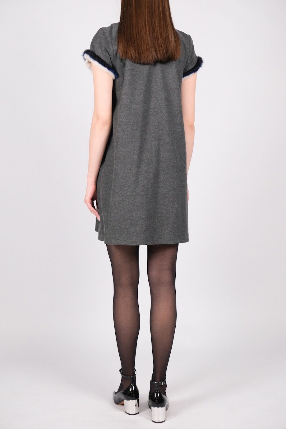 image 3 Платье серого цвета с декором из меха на рукавах