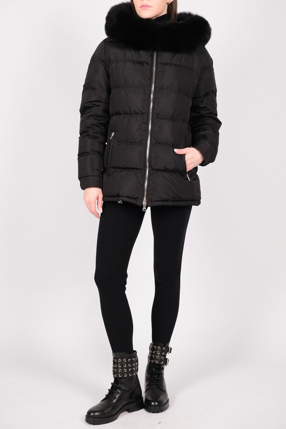 image 1 Пуховик черного цвета с капюшоном