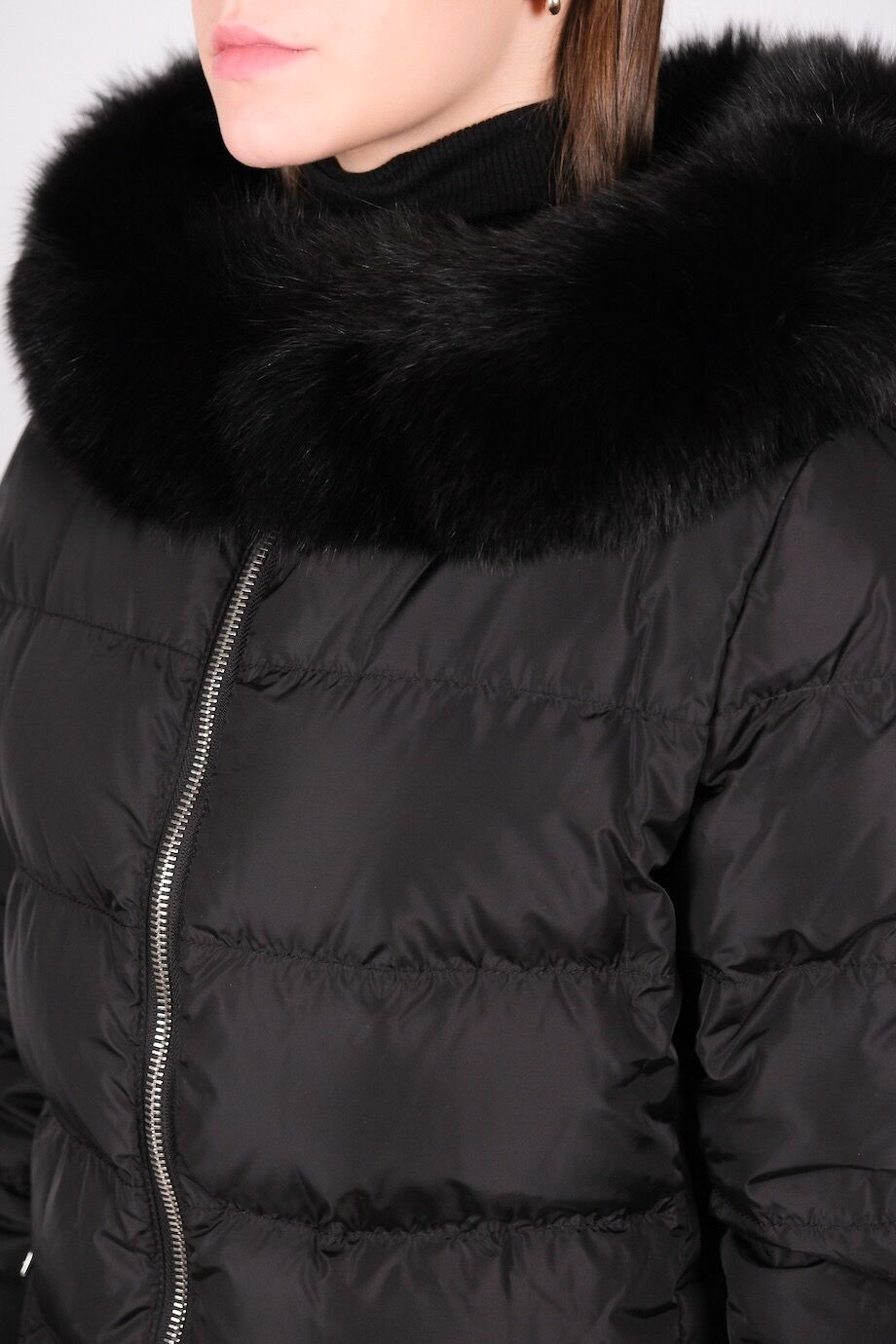 image 5 Пуховик черного цвета с капюшоном
