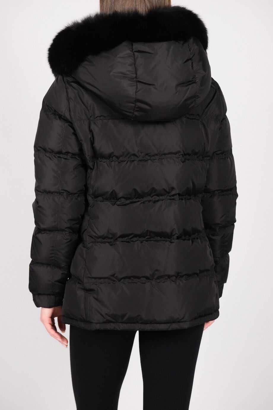 image 4 Пуховик черного цвета с капюшоном