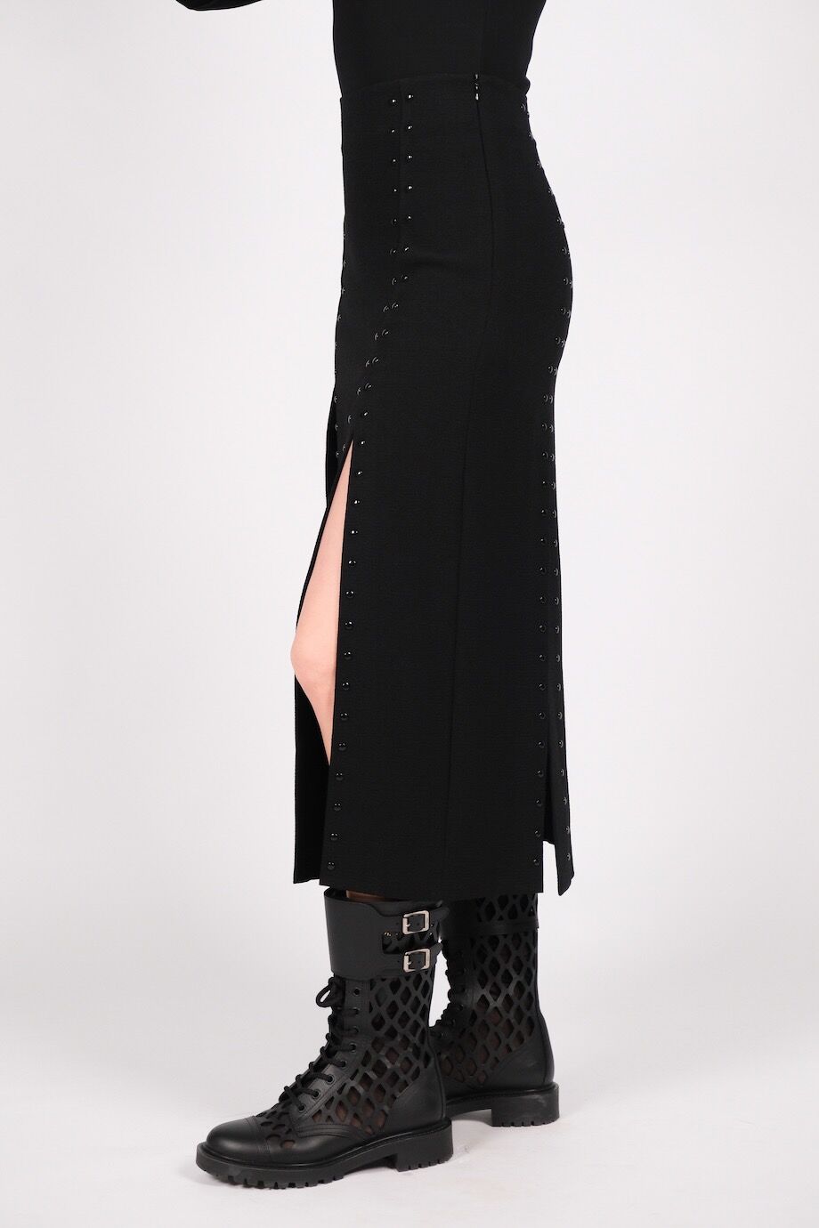 image 3 Юбка черного цвета с черными декоративными заклепками