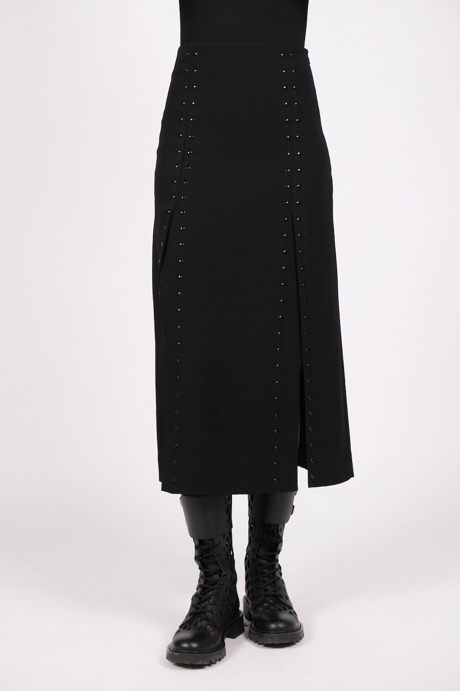 image 2 Юбка черного цвета с черными декоративными заклепками