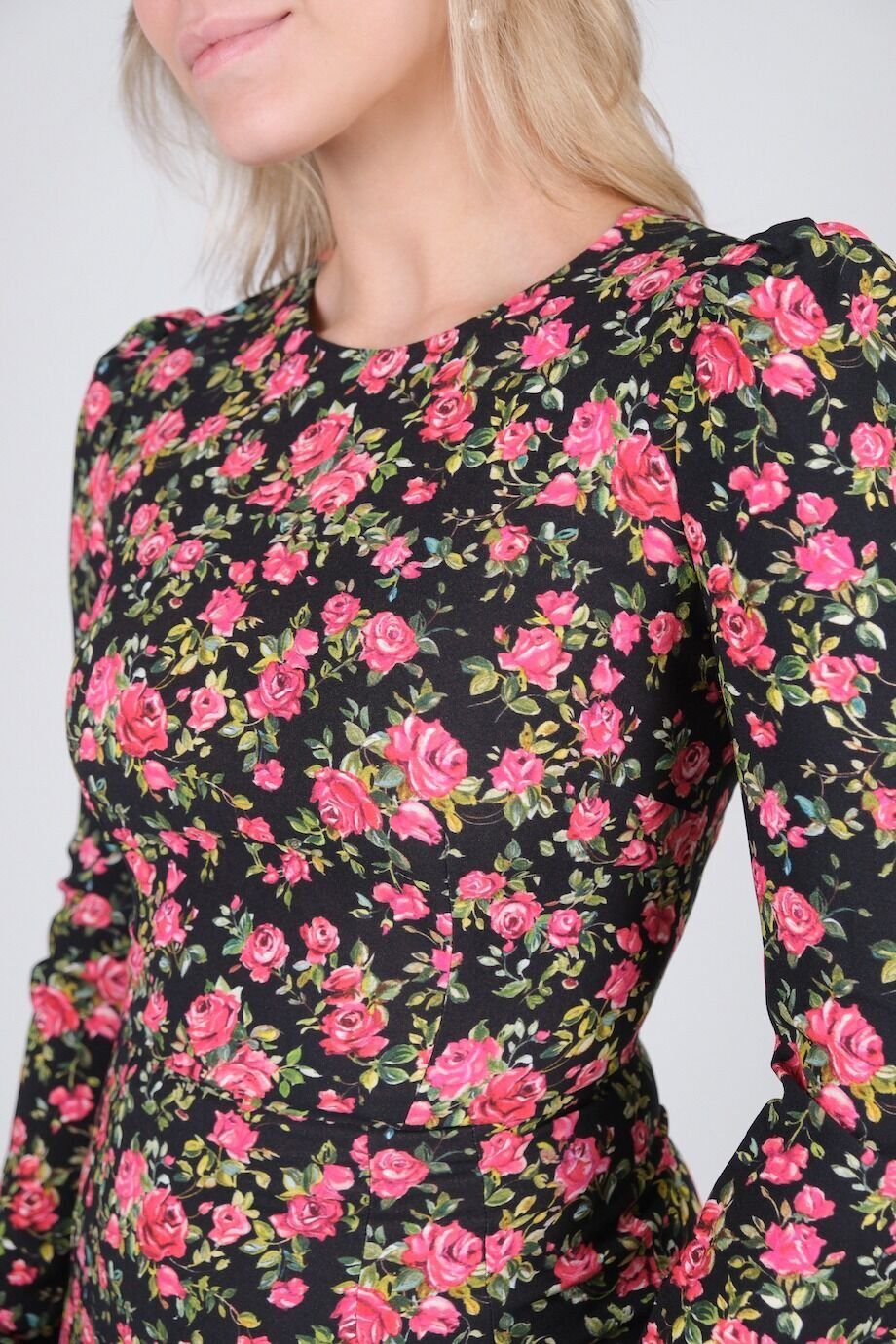image 4 Платье черного цвета в мелкий цветочек
