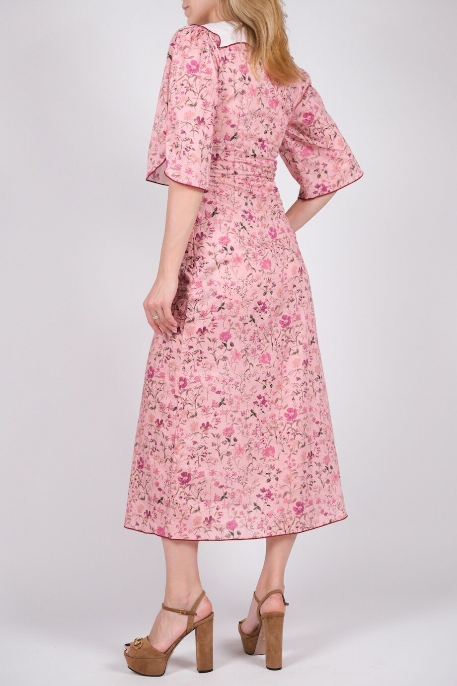 image 3 Платье розового цвета в цветочек с белым воротником