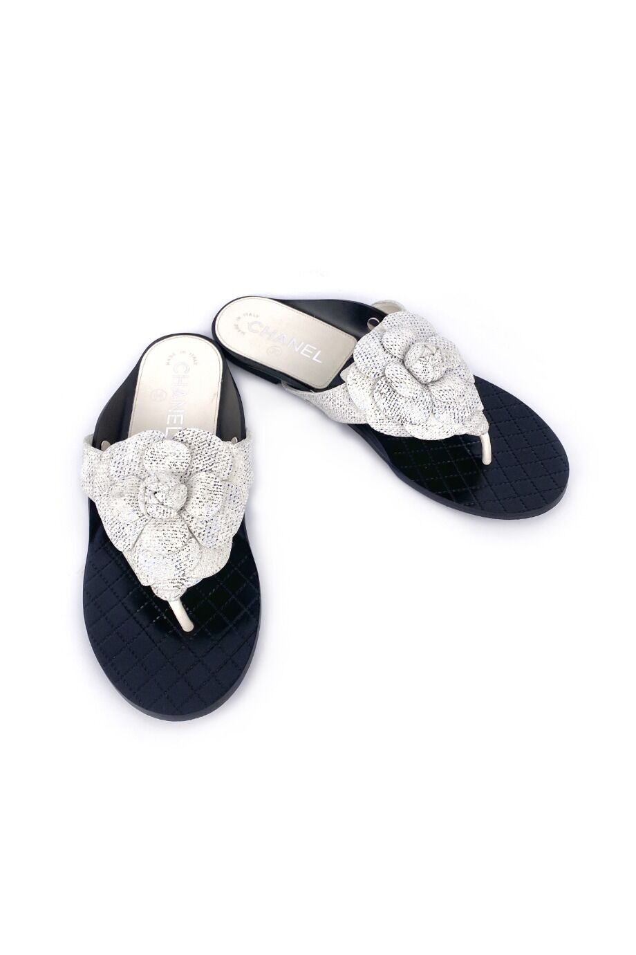 image 2 Шлепанцы черного цвета с камелией