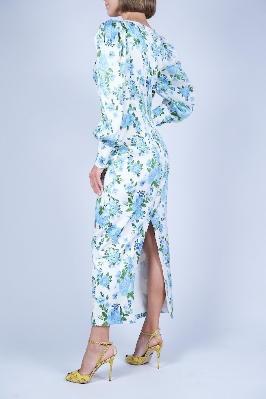 image 3 Платье белого цвета с голубыми розами