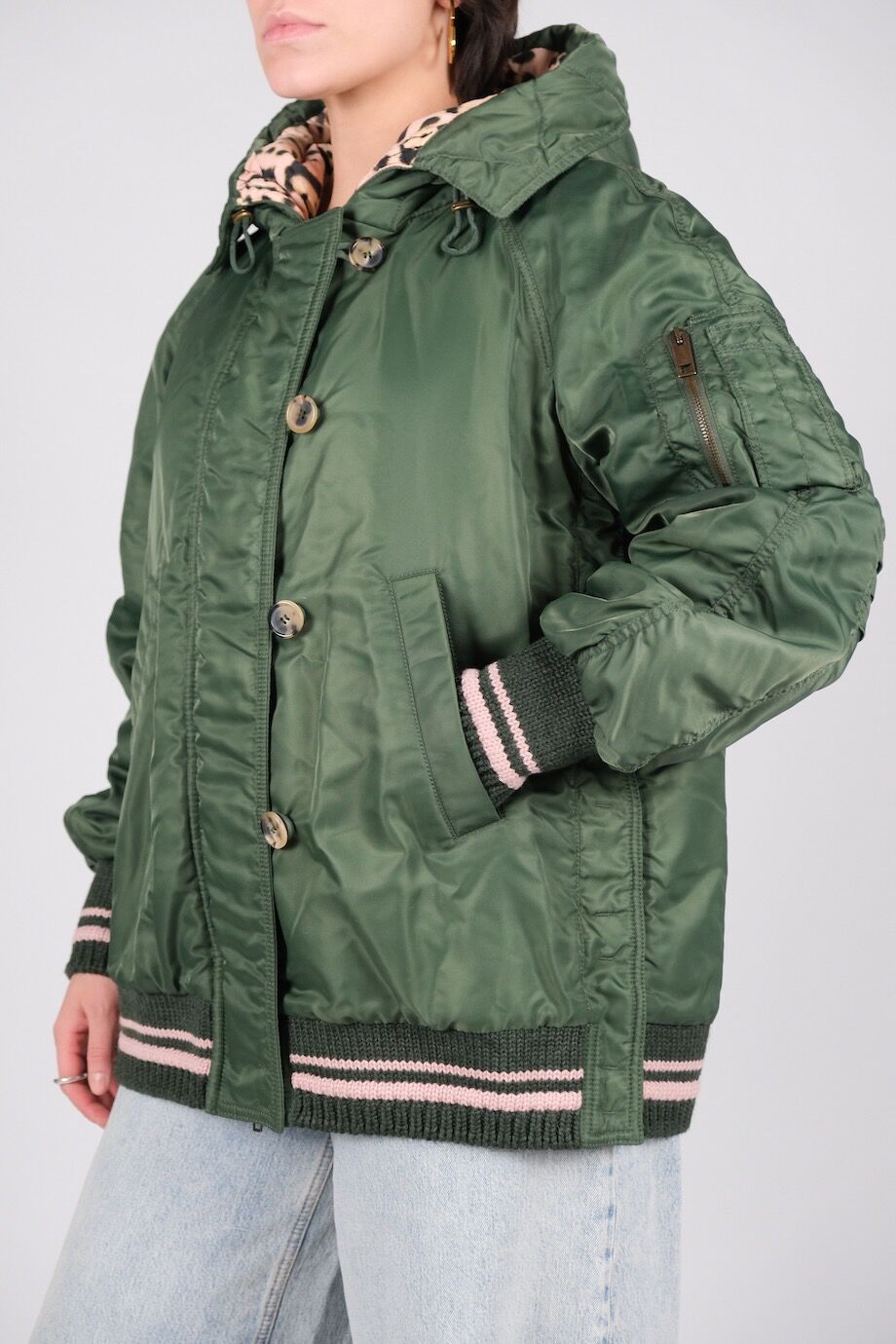 image 2 Бомбер цвета хаки с капюшоном