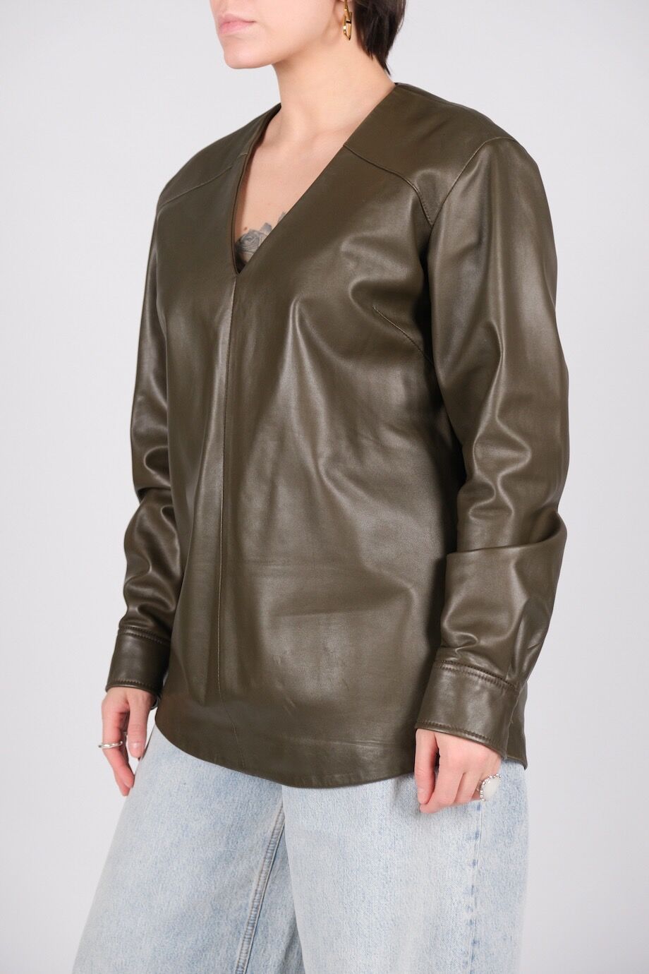 image 2 Кожаная блуза болотного цвета