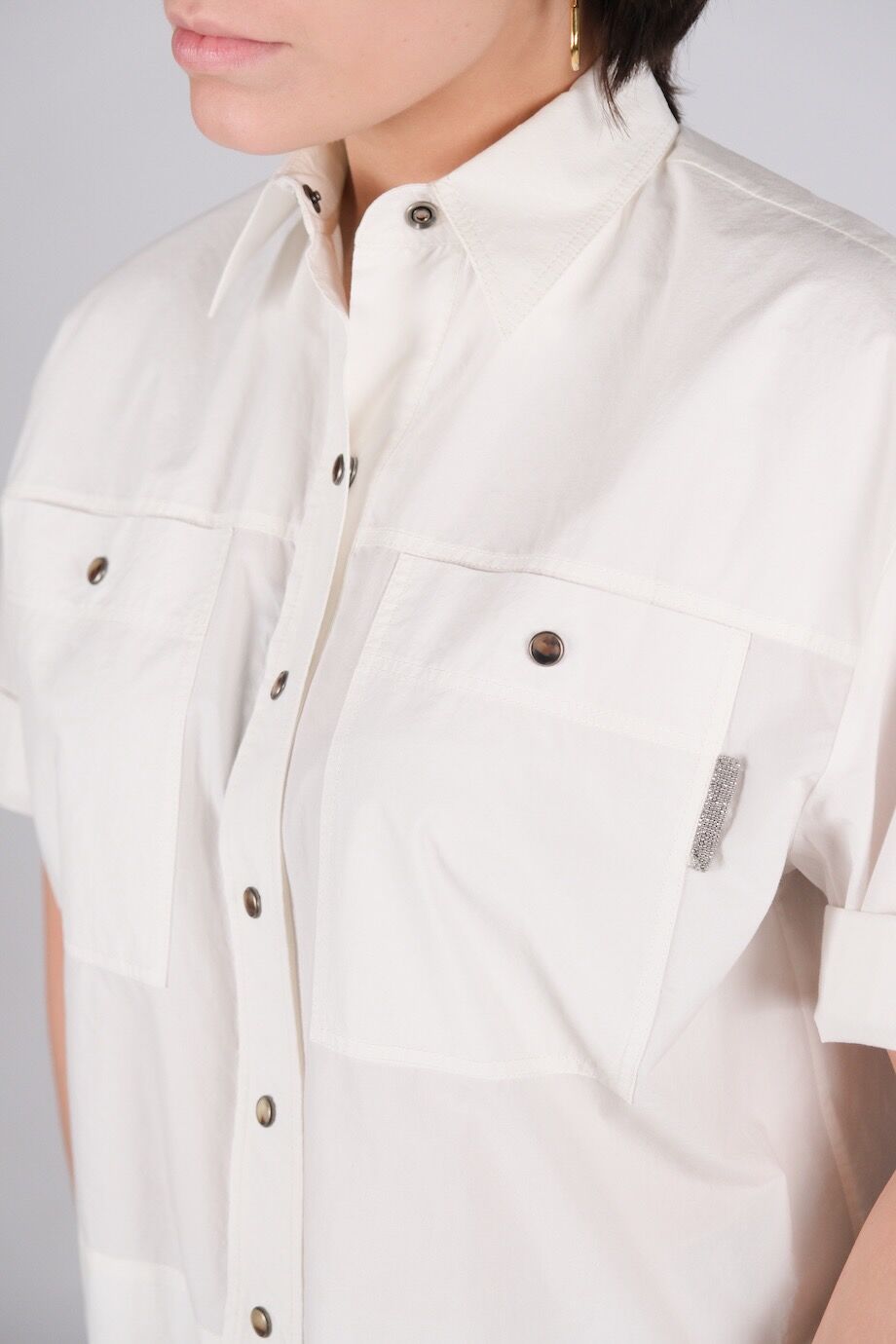 image 4 Укороченная рубашка белого цвета с накладными карманами