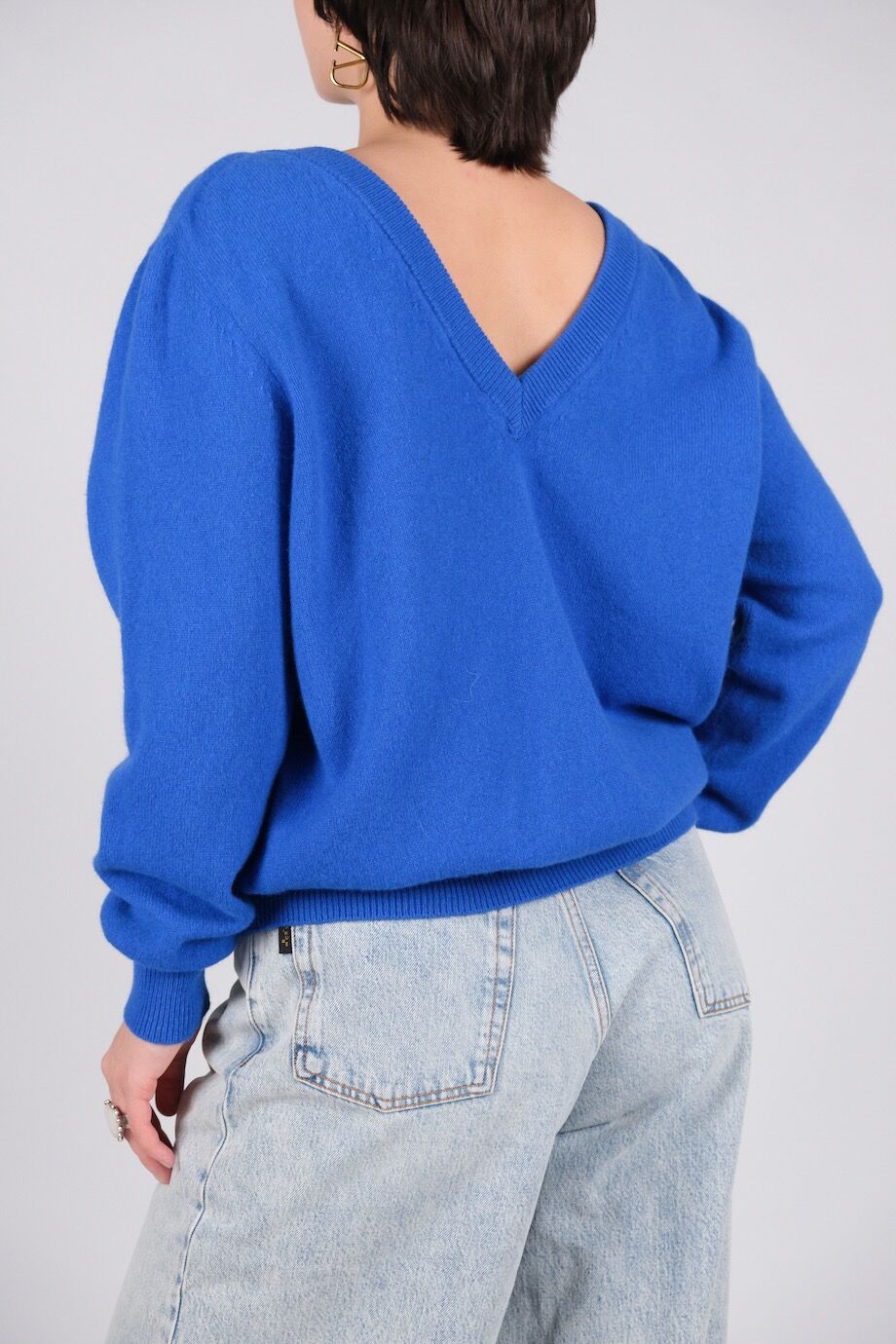 image 3 Свитер с V-образным вырезом ярко-синего цвета