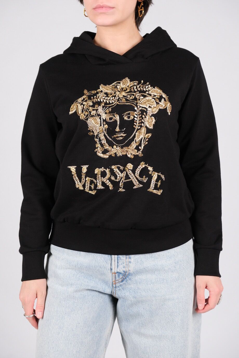 image 1 Худи чёрного цвета с вышивкой и декором из камней