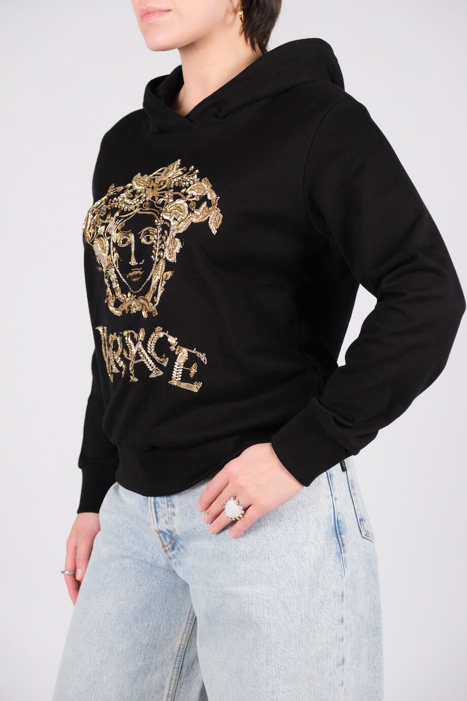 image 2 Худи чёрного цвета с вышивкой и декором из камней